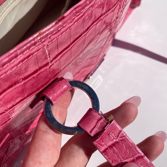 Y2K Vintage Pink Crocodile Guess Purse - Picture 5 of 5